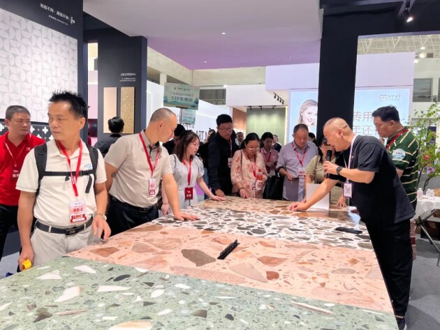 圆满收官狮王瓷砖震撼佛山陶博会重磅新品实力圈粉！(图2)