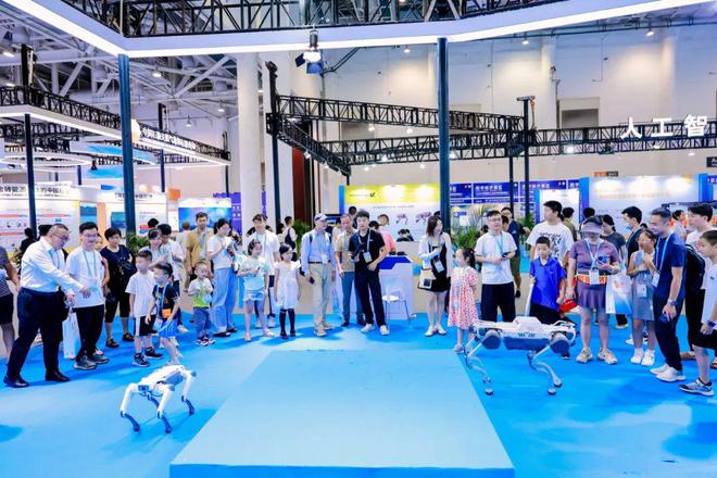 投洽会数字经济展区哪些人形机器人惊艳了全场？(图11)