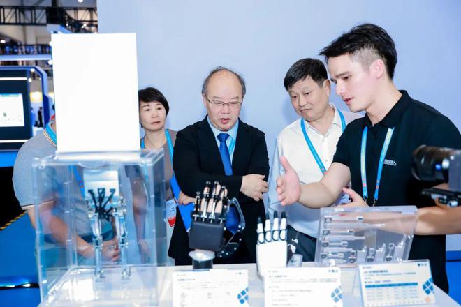投洽会数字经济展区哪些人形机器人惊艳了全场？(图26)