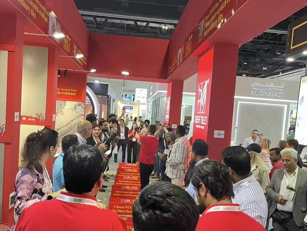 大角鹿亮相迪拜五大行业展超耐磨技术惊艳全球客商(图2)