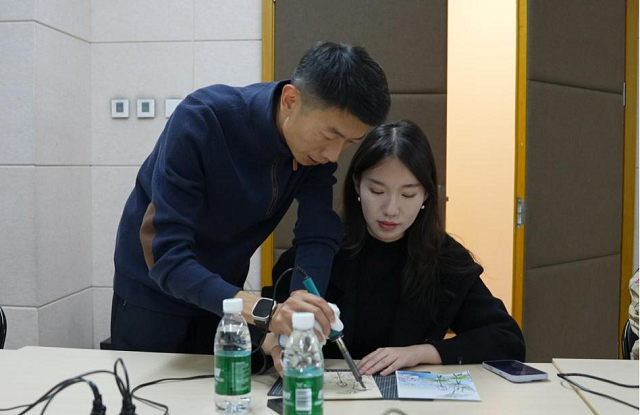 2024第三届“白塔杯”文化创意大赛创意设计服务赛道研学采风活动举办(图3)