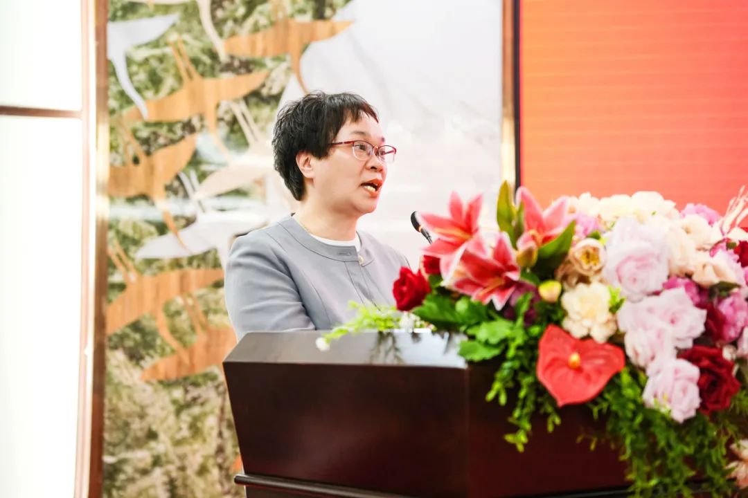 “乘风破浪顺势进化”2025年新春工作会议顺利召开新濠超防滑大理石瓷砖深耕超防滑价值全渠道协同发展(图3)