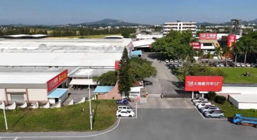 超耐磨瓷砖热卖！大角鹿6大生产基地火力全开解决产品供不应求(图3)