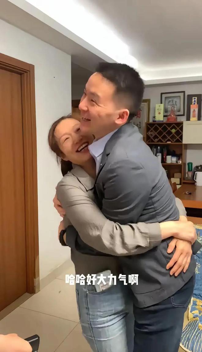 谢岳两任妻子差别大许建华漂亮低调现任郑琴年轻活泼(图3)
