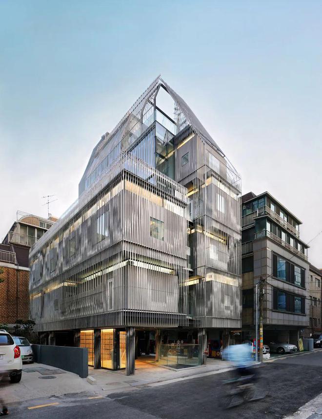 突破空间限制灵活模块化微型住宅社区、建筑、城市的共生实验(图1)