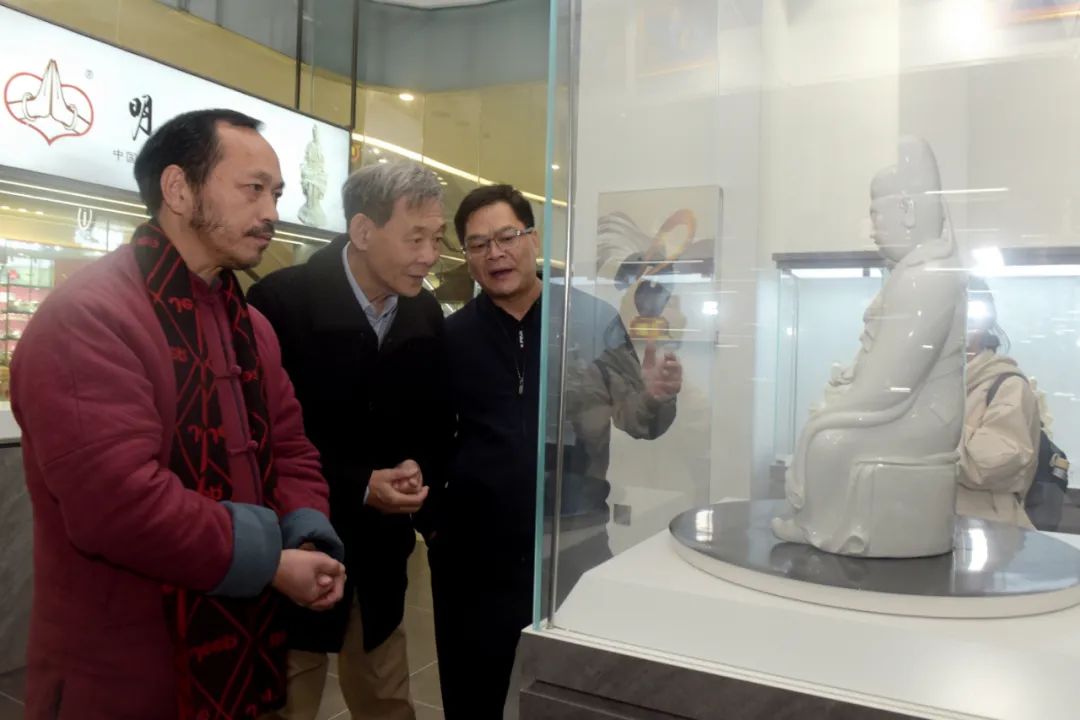 知名演员李光复来到德化瓷艺城·陶瓷街参观(图2)