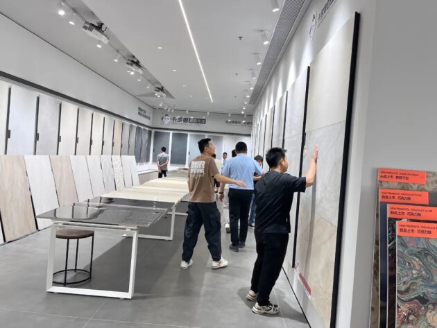 卡罗娜超防污质感瓷砖新定位上市1周年暨800×1350质感砖上市发布会圆满落幕(图7)