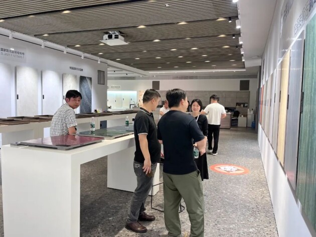 卡罗娜超防污质感瓷砖新定位上市1周年暨800×1350质感砖上市发布会圆满落幕(图8)
