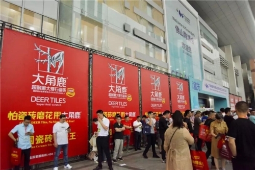 超耐磨王炸引爆陶瓷界！大角鹿再夺佛山陶瓷展“人气王”(图2)