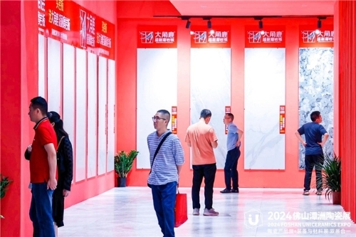 超耐磨王炸引爆陶瓷界！大角鹿再夺佛山陶瓷展“人气王”(图4)