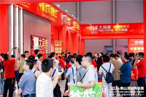 超耐磨王炸引爆陶瓷界！大角鹿再夺佛山陶瓷展“人气王”(图7)