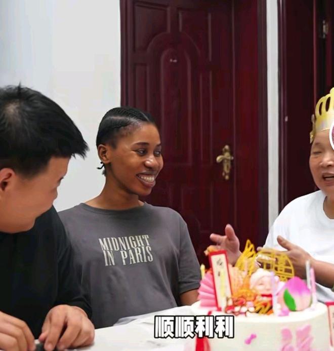 摄影师小李和拉乌婆婆团队开撕直播日下跪求放过(图5)
