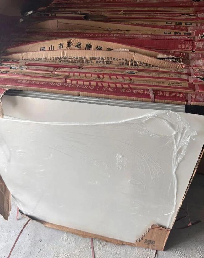 越来越多人客厅不铺瓷砖了学学广东人的做法便宜耐用无甲醛(图2)