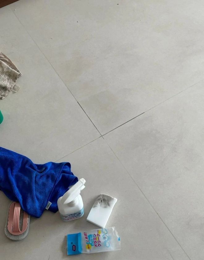 越来越多人客厅不铺瓷砖了学学广东人的做法便宜耐用无甲醛(图12)