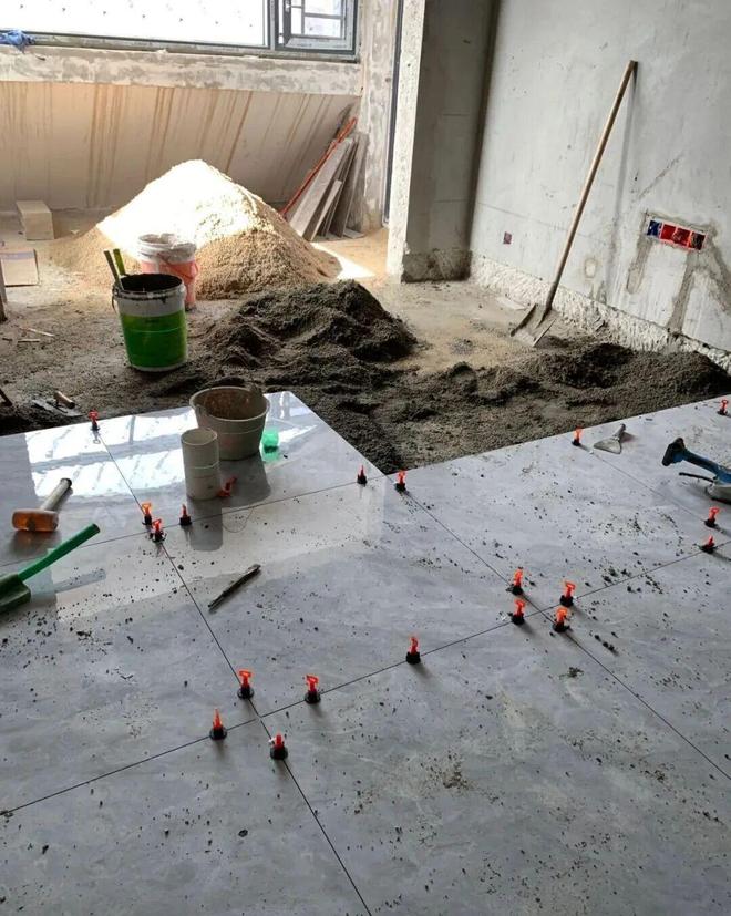 越来越多人客厅不铺瓷砖了学学广东人的做法便宜耐用无甲醛(图8)