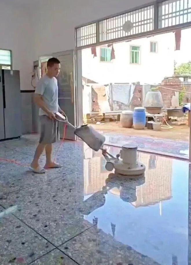 越来越多人客厅不铺瓷砖了学学广东人的做法便宜耐用无甲醛(图15)