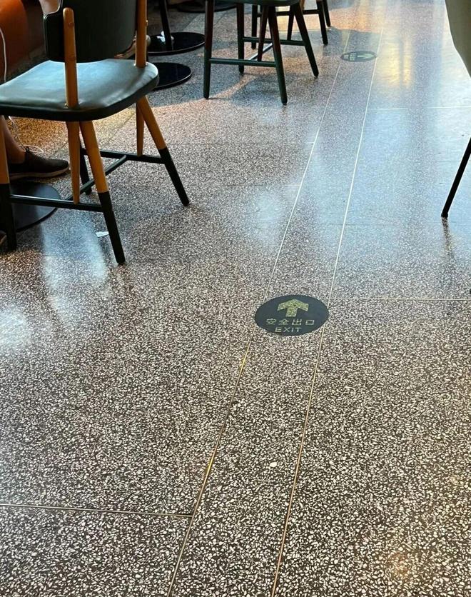 越来越多人客厅不铺瓷砖了学学广东人的做法便宜耐用无甲醛(图17)