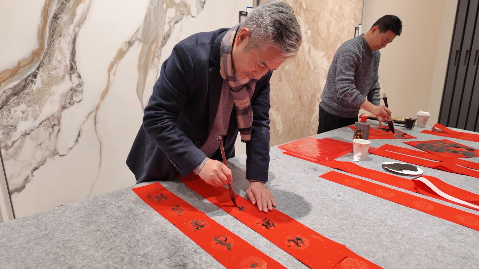 淄博市书画名家携手淄博简一大理石瓷砖开展“翰墨迎春丹青送福”活动(图2)