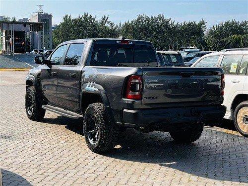 一手本家特价24款道奇公羊霸王龙最低多少钱现车配置80万起(图10)