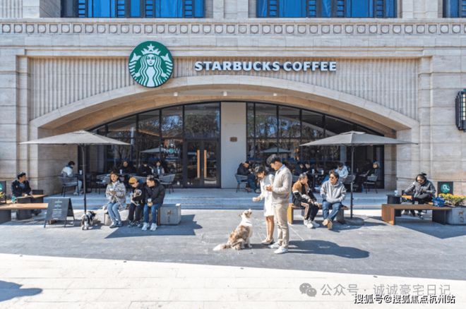 ☄兰香湖贰号售楼处魔都游艇入户墅解锁顶流湖居新范式！(图9)