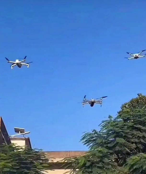 全红婵家封顶大喜无人机广告牌齐至重演大衣哥悲剧(图5)