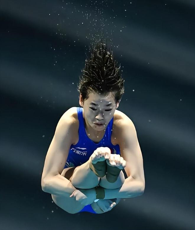 全红婵家封顶大喜无人机广告牌齐至重演大衣哥悲剧(图1)