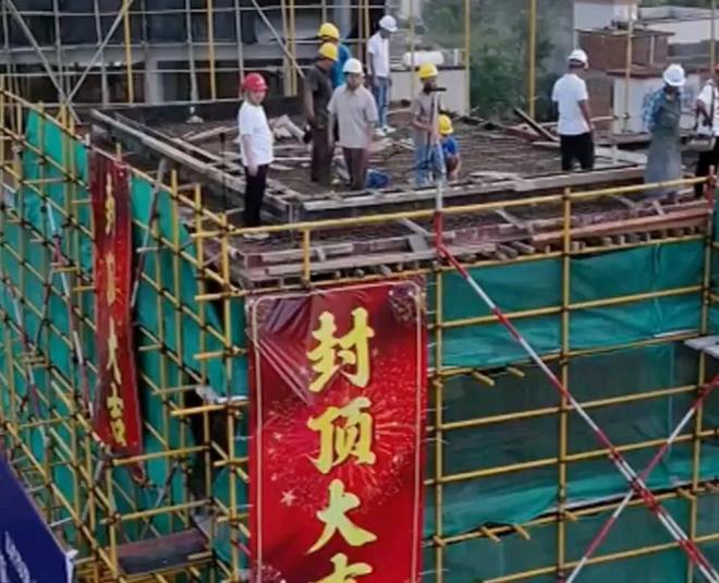 全红婵家封顶大喜无人机广告牌齐至重演大衣哥悲剧(图4)