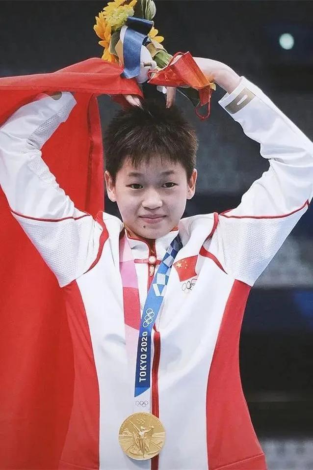 全红婵家封顶大喜无人机广告牌齐至重演大衣哥悲剧(图2)