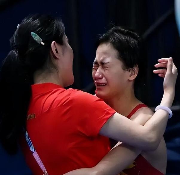 全红婵家封顶大喜无人机广告牌齐至重演大衣哥悲剧(图13)